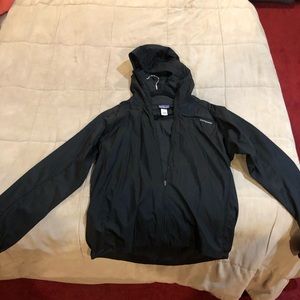 Patagonia men’s zip up wind breaker
